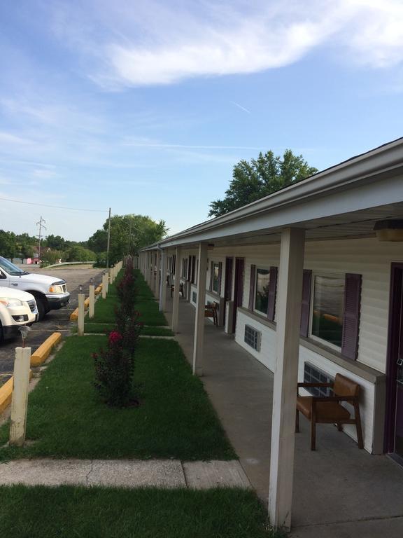 Super 7 Motel Sedalia Exterior photo